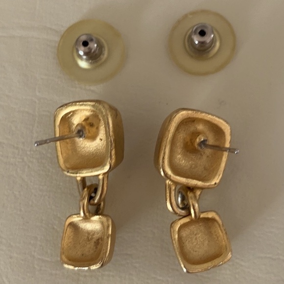 Vintage Brushed gold tone w/faux pearls drop pierced earrings. - Picture 4 of 6